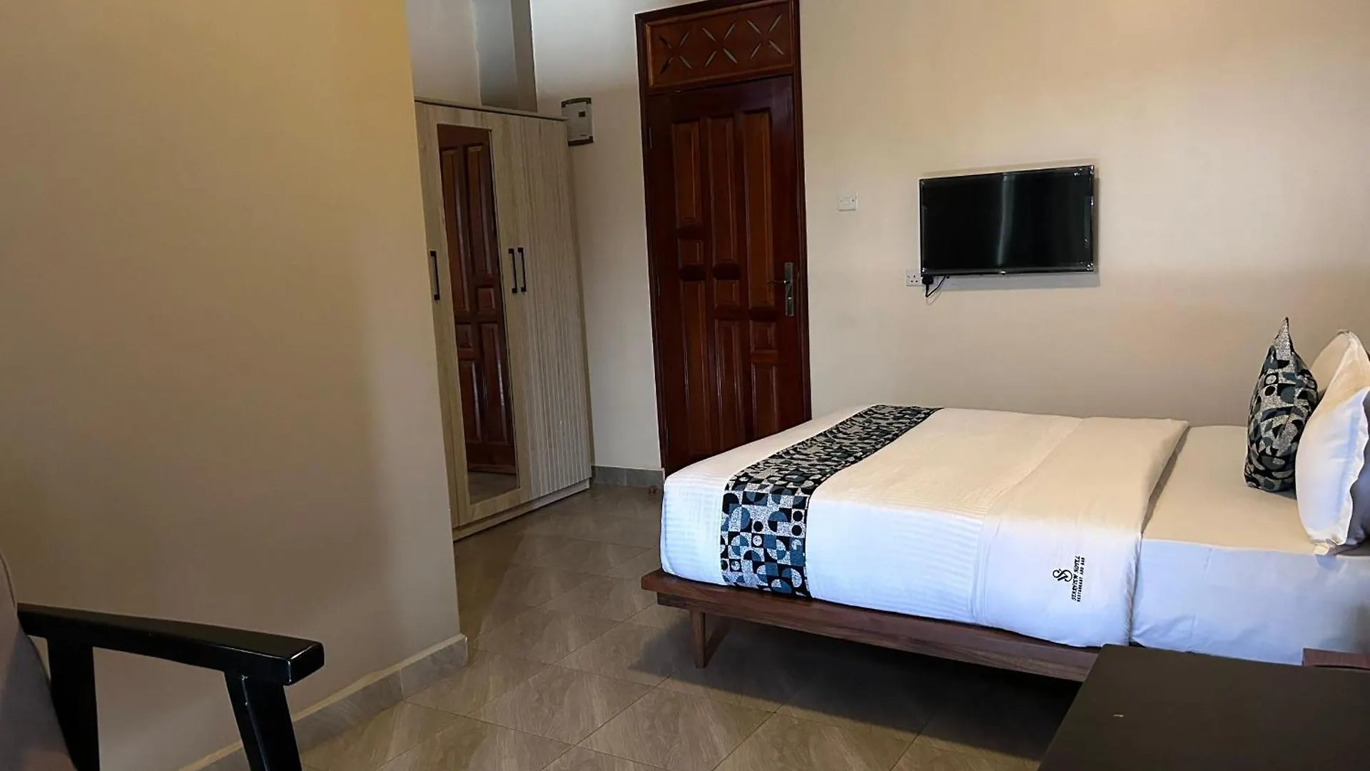 Starview Hotel Kampala 3*,